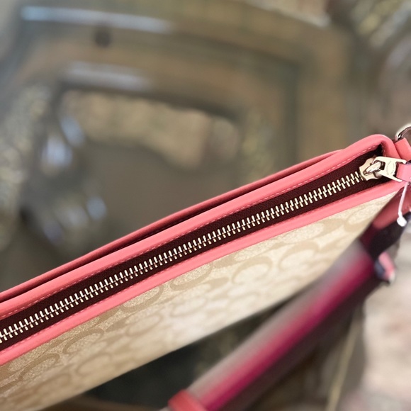 NWT Coach Signature Crossbody - Picture 5 of 8